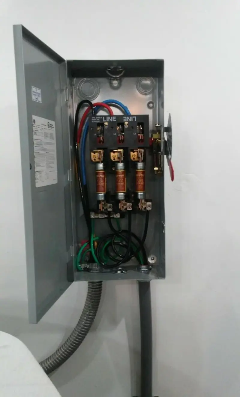 Three-phase disconnect switch installed for Smoke Detector Installation in Green Tree